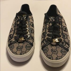Used Michael kors shoe